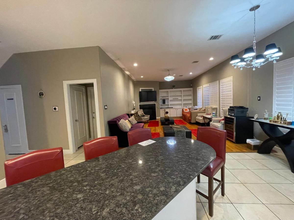 Wanderlust Villa Near Galleria Mall Хьюстон Экстерьер фото