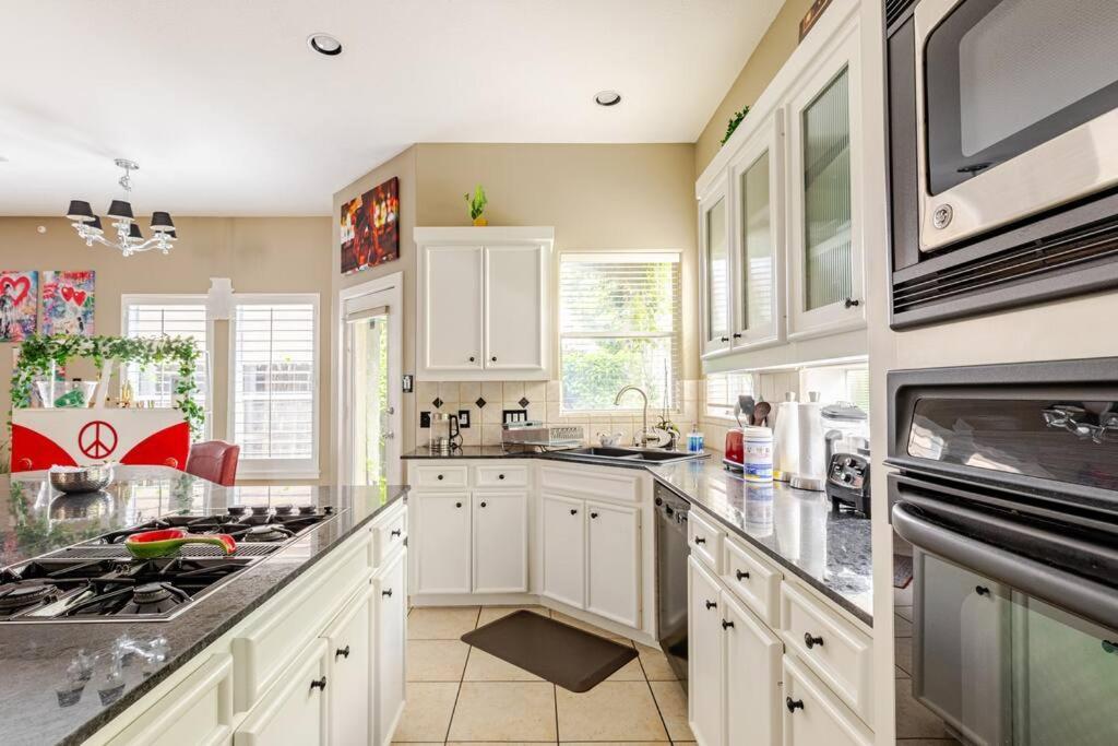 Wanderlust Villa Near Galleria Mall Хьюстон Экстерьер фото